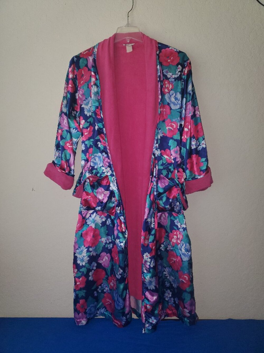 VTG Cypress Floral Satin Terry Cloth Lined Robe Pink Blue Wrap Housecoat